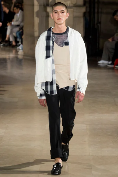 Look 18